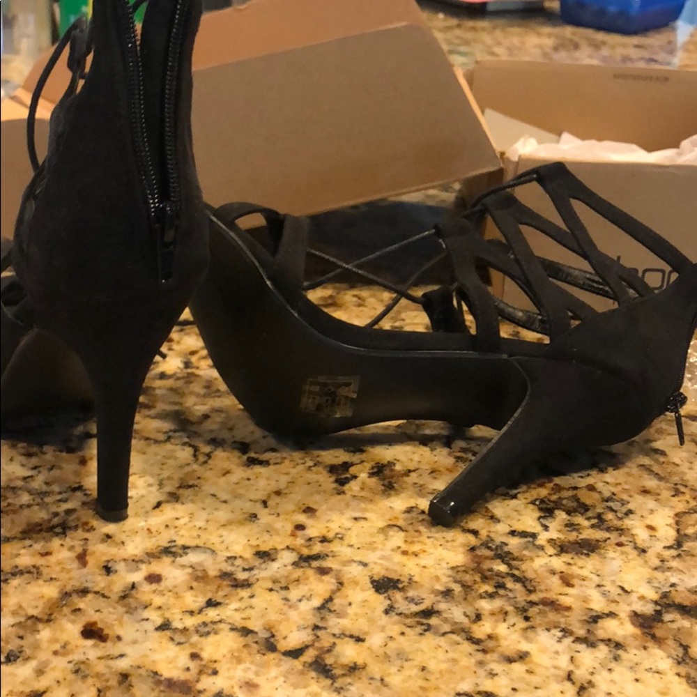 Boohoo Black High Heels - Picture 3 of 5
